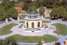 1759-ben épült barokk pavilon a Schönbrunni Állatkert közepén
