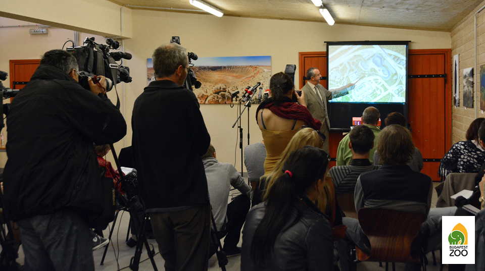 Az Állatkert főigazgatója bemutatja a sajtó képviselőinek a volt vidámparki területre tervezett fejlesztéseket (2013. szeptember 19.)