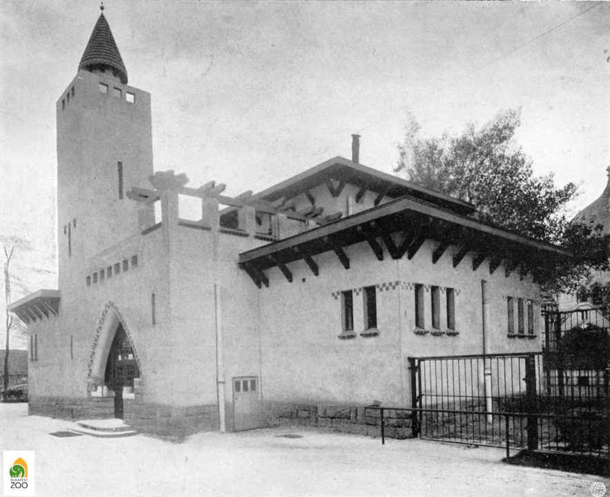 A Kós Károly és Zrumeczky Dezső tervei alapján épült második Zsiráfház, amely az Állatkert 1909 és 1912 közötti átépítésekor létesült
