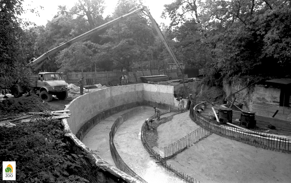 A régi Vidrató az 1980-as években teljesen átépült: itt épp az új medencét készítik (1985). Kapocsy György felvétele