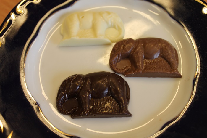 "A főbejáratnál lévő cukrászdában elefántos csokoládéval várják az édesszájúakat"